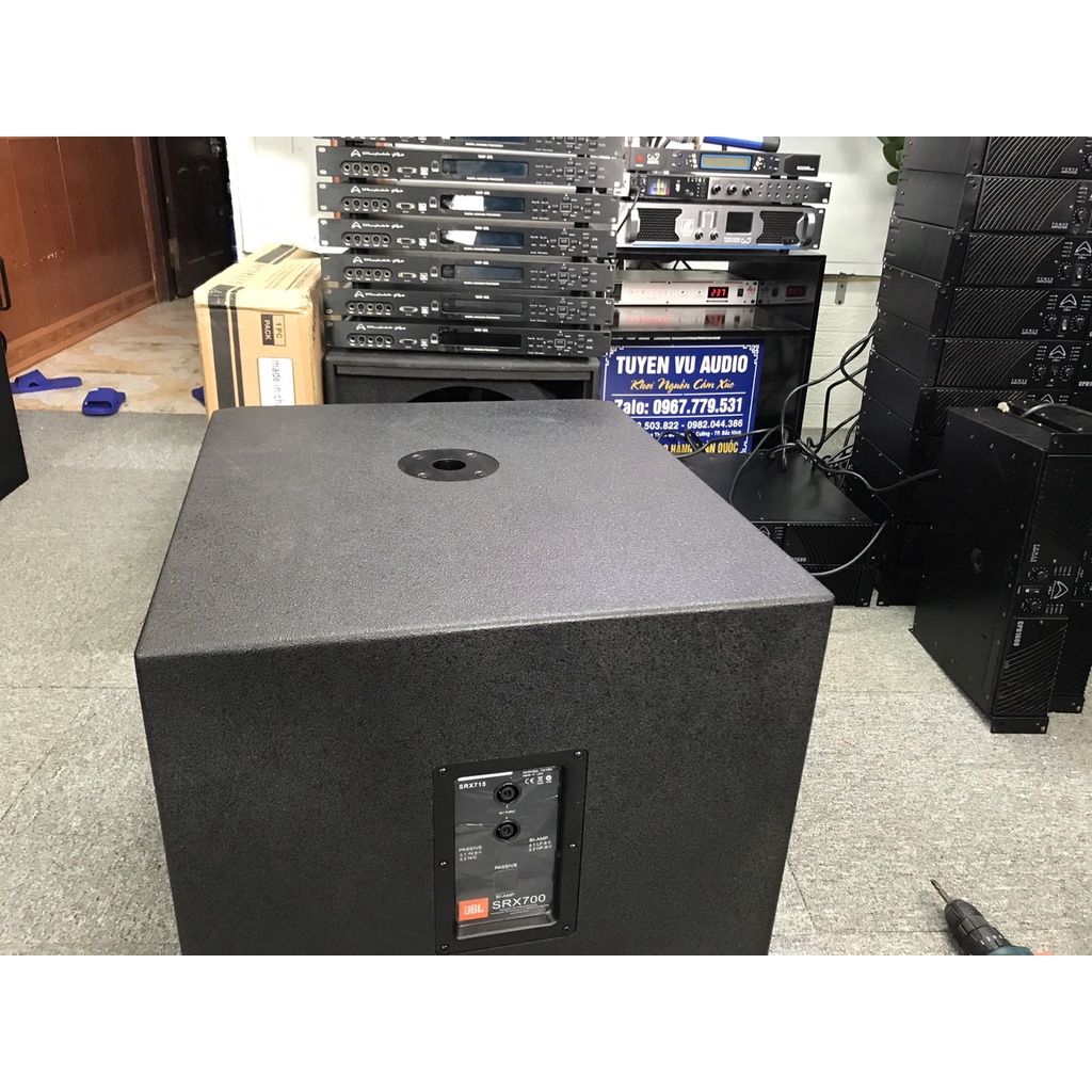 Loa sub hơi JBL 718 là sub sân khấu có bass 4 tấc , công suất 2000w ,Sub hơi JBL 718 nhập khẩu  TQ