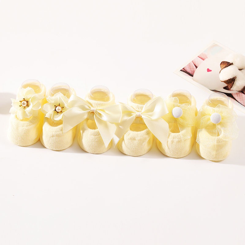 Set 3 đôi tất cotton chống trượt đính hoa/ngọc trai/nơ dễ thương xinh xắn dành cho bé gái