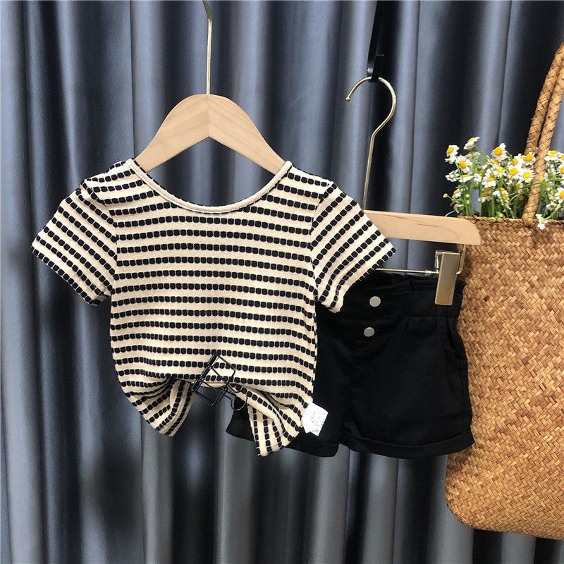 Bộ áo thun ngắn tay kẻ sọc + quần short xinh xắn theo phong cách Hàn Quốc thời trang cho bé