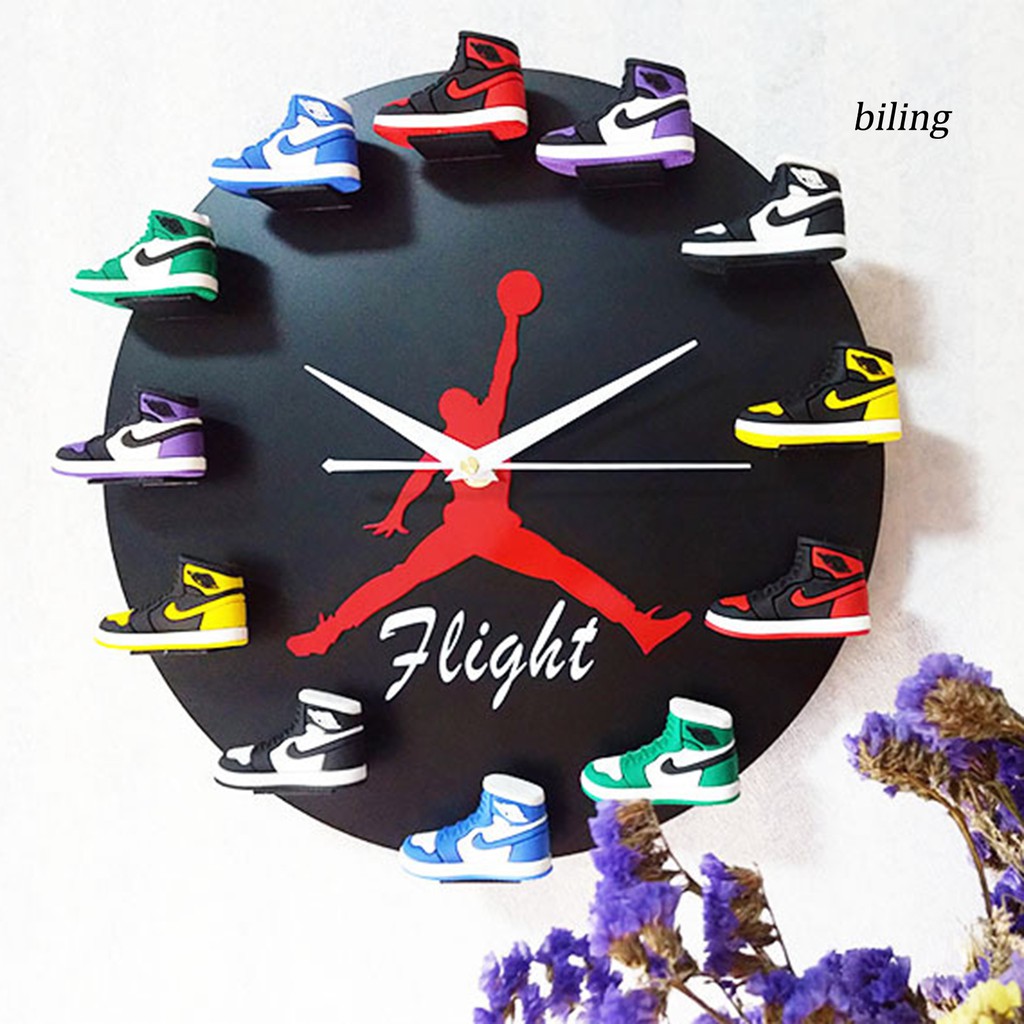 Đồng Hồ Treo Tường Hình Chiếc Giày Sneaker Với 12 Kiểu Dáng Đáng Yêu