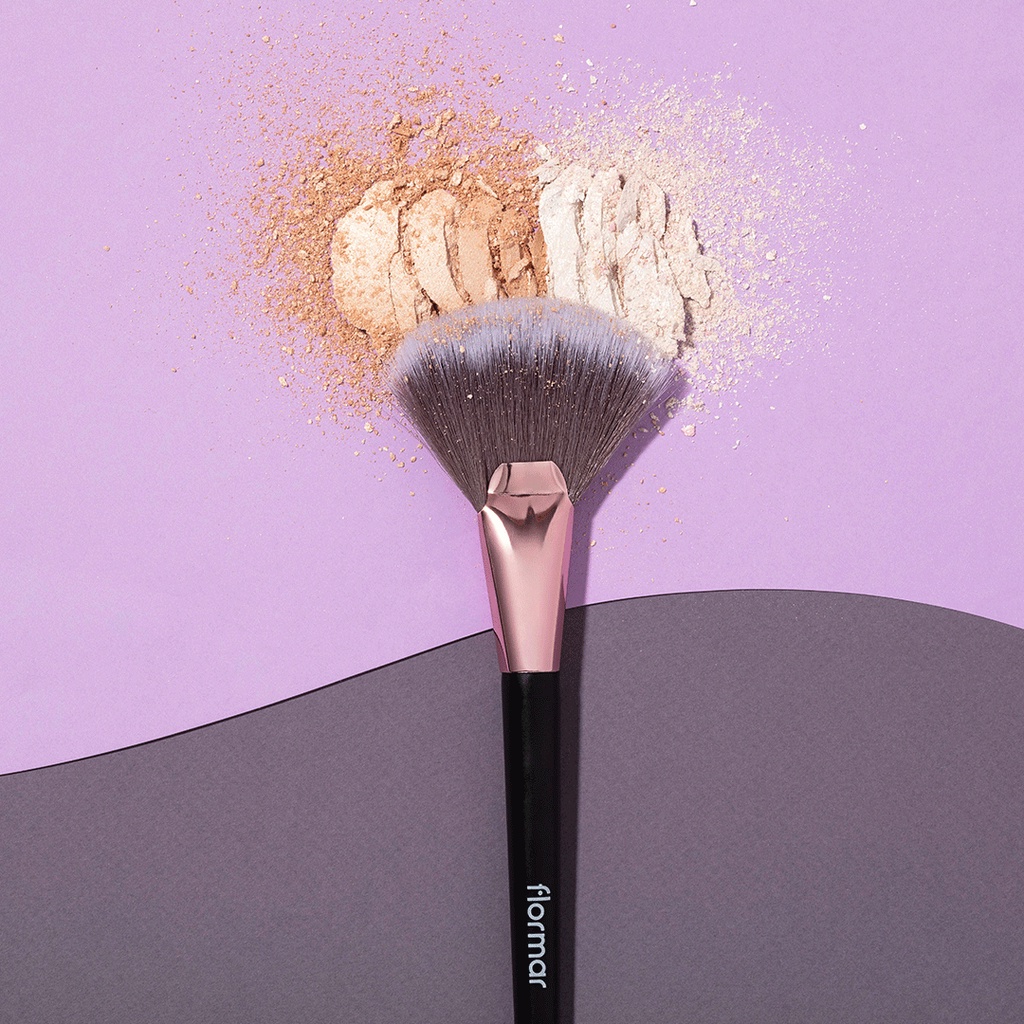 Cọ Trang Điểm Dạng Quạt Dùng Cho Phấn Bắt Sáng FLORMAR Fan Brush