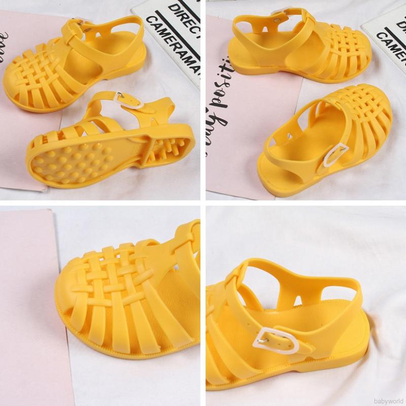 Sandal đế bằng màu trơn phối khóa thời trang đơn giản cho trẻ em