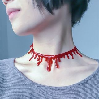 Chocker máu. Hoá trang Halloween