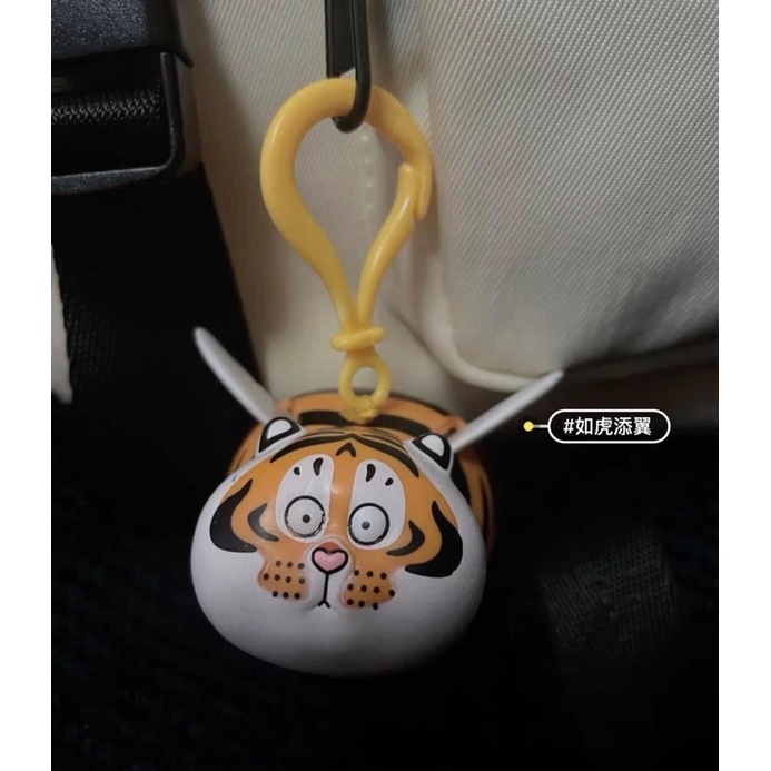Móc khoá hổ có cánh