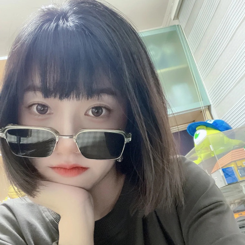 Kính Chống Nắng Nửa Gọng Kim Loại Trong Suốt Chống Ánh Sáng Xanh Thời Trang Mới