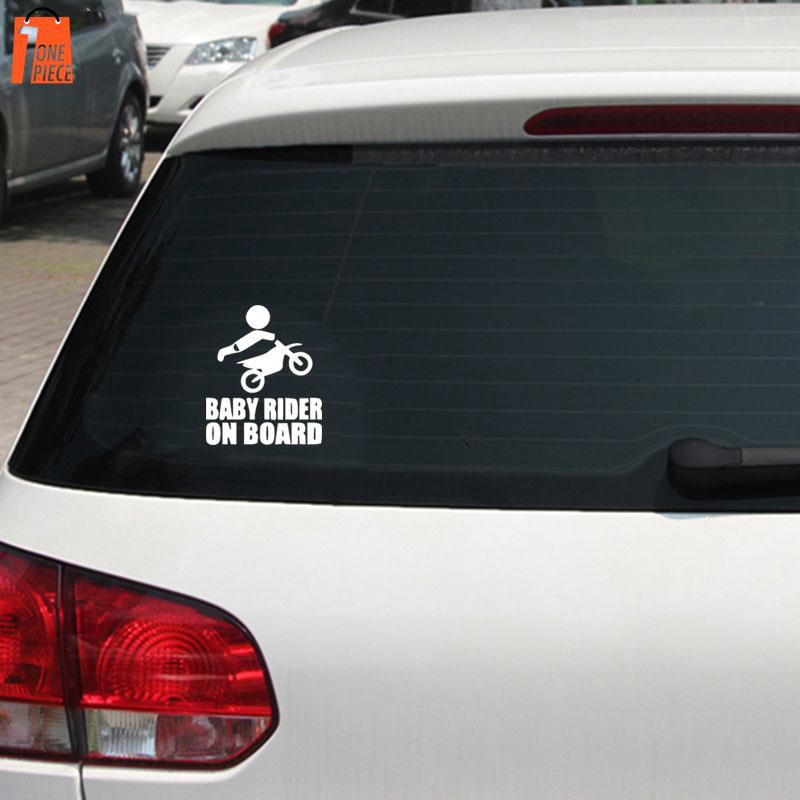Decal dán kính chắn gió xe hơi chữ " Baby Rider on Board " vui nhộn