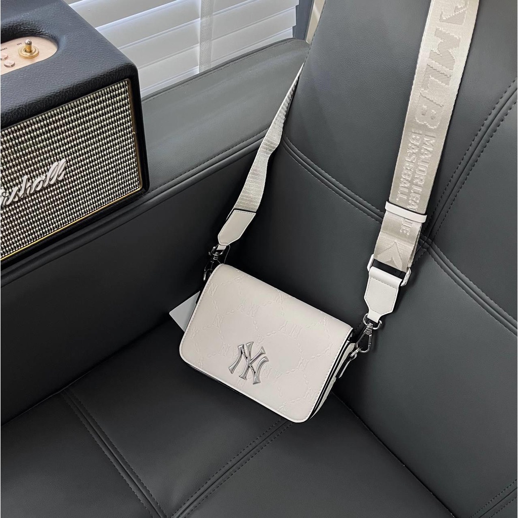 ✅  TÚI DA MLB MONOGRAM DIAMOND EMBO MINI CROSSBODY BAG NEW YORK YANKEES WHITE 3ACRS041N-50CRS | CHUẨN 1:1