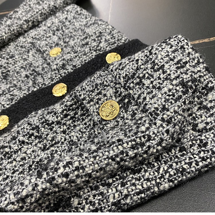 Áo khoác len dáng ngắn phong cách retro Blackpink Lisa