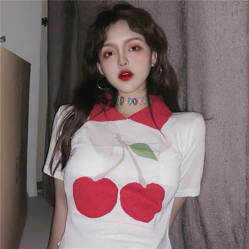 Áo croptop tay ngắn có cổ hình trái cherry cực xinh