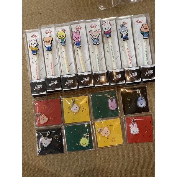 Bộ sản phẩm bút bi và mini charm Stray Kids Victory, Maniac