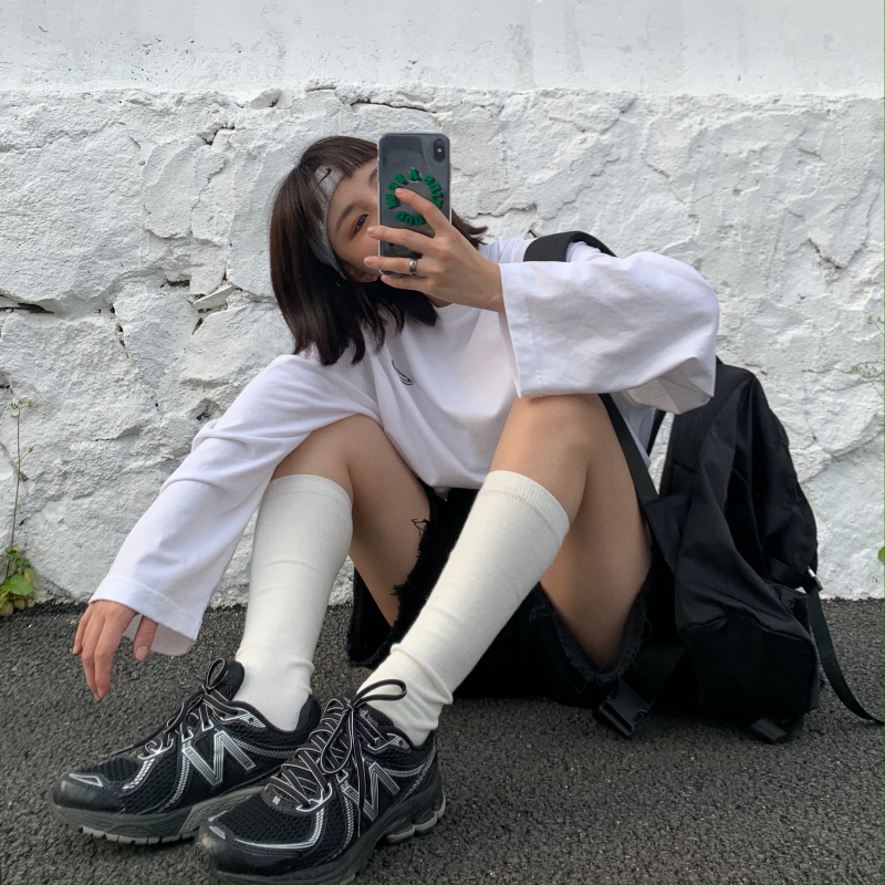 Áo thun tay dài dáng rộng màu trơn phong cách Hàn Quốc cho nữ | BigBuy360 - bigbuy360.vn