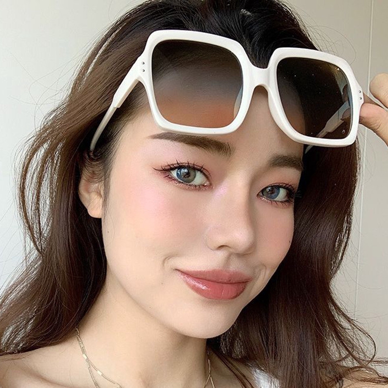 Kính Mát Gọng Kim Loại Vuông Thời Trang Cho Nữ