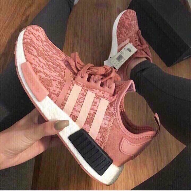 Giày adidas hồng xước