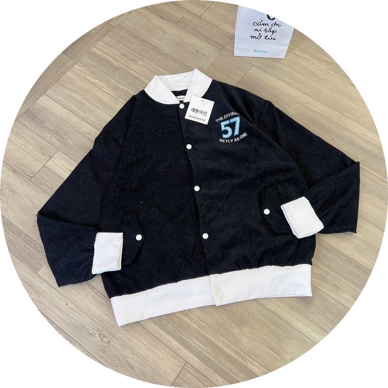 Áo khoác tăm nhung viền trắng nút bấm