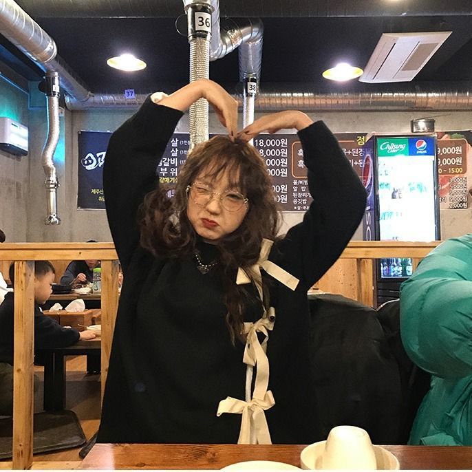 Áo Sweater Dáng Rộng Màu Đen Phối Nơ Phong Cách Hàn Quốc Thời Trang Xuân Thu Cho Nữ 2021