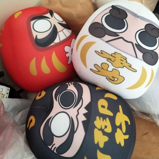 Gấu ôm daruma hạt xốp - gấu ôm anime