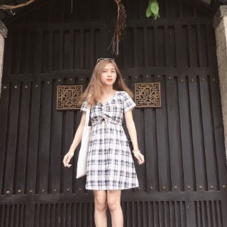 Đầm caro nhún ngực