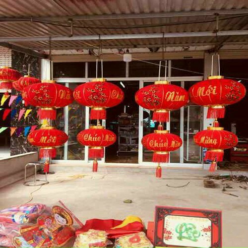 Đèn lồng đỏ trang trí ngày tết hàng việt nam nhiều kích cỡ.