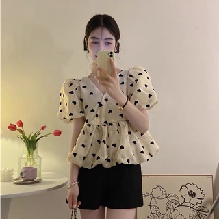 Áo cộc tay bồng, cổ chữ V bánh bèo