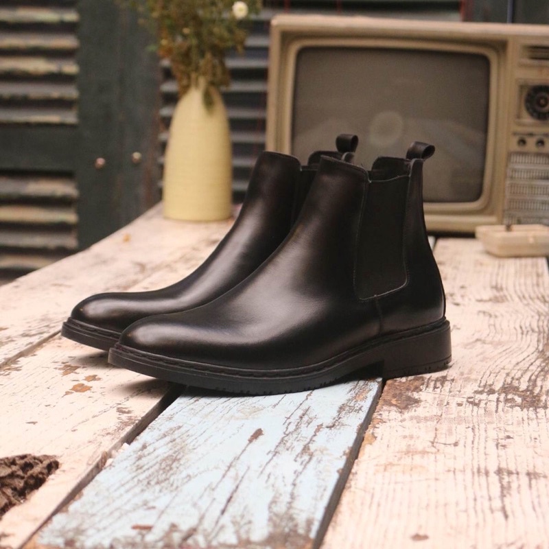 Giày boots nam Chelsea Boots Classic DA BÒ THẬT đế khâu Cao Cấp( đặt lùi 1 size)