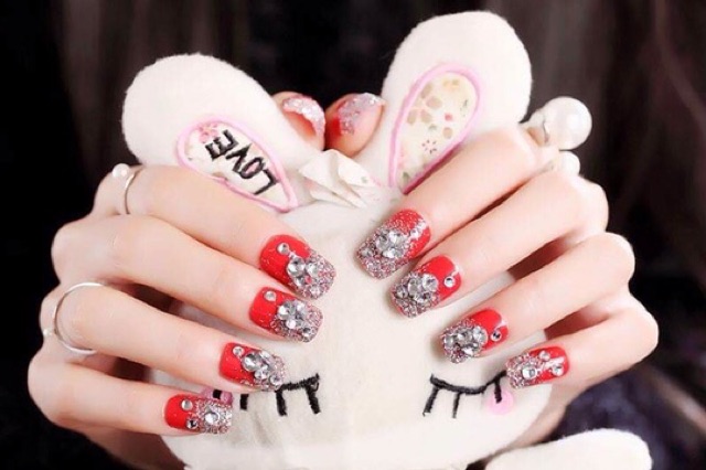 Bộ 24 móng giả sẵn keo