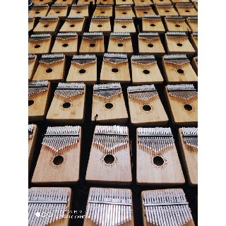 Sỉ đàn kalimba 17 phím nguyên khối Mahogany âm vang hay không tịt nốt