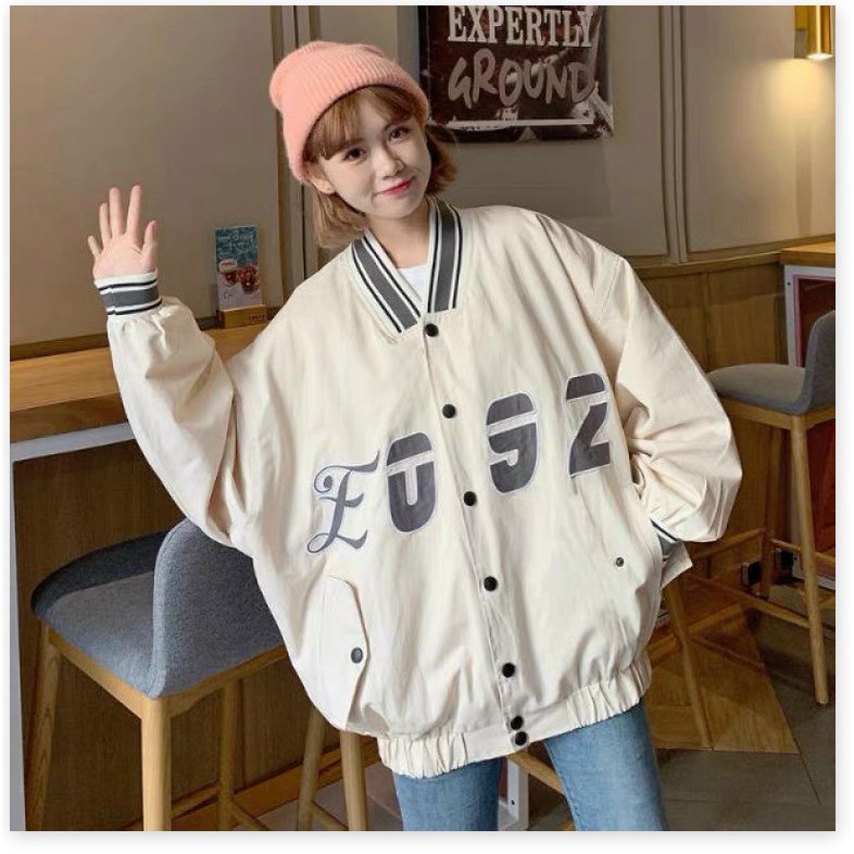 ÁO KHOÁC DÙ BOMBER NỮ NÚT CÀI PHỐI HỌA TIẾT CHỮ HAI MẶT PHONG CÁCH TRẺ TRUNG THỜI TRANG MỚI | BigBuy360 - bigbuy360.vn