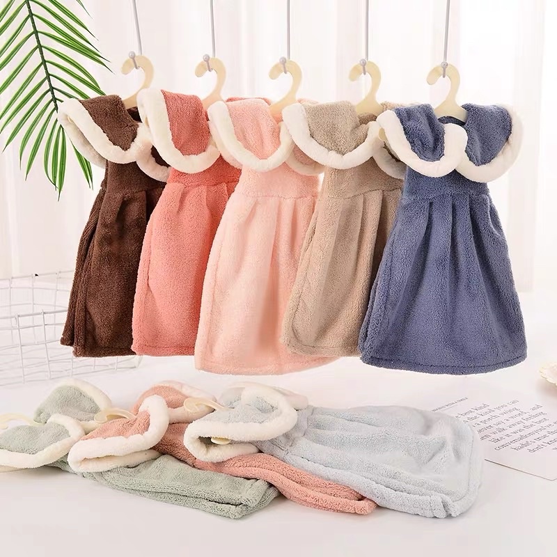 Khăn lau tay hình chiếc váy cute vải mịn kèm móc treo hình móc áo- Khăn lau tay nhà bếp nhà tắm treo tường hình cái đầm