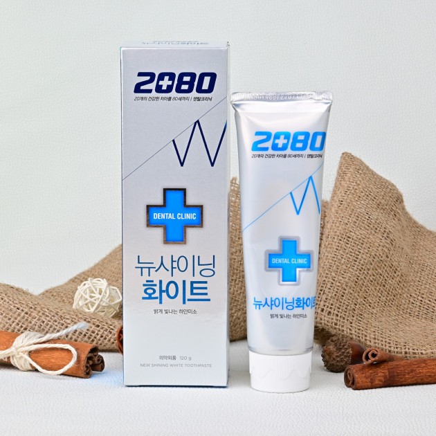 Kem đánh răng trắng răng 2080 Dental Clinic White Toothpast Hàn Quốc 120g