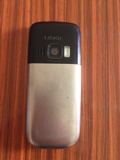 Nokia 6303i đời đầu .