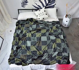 Chăn lông cừu mẫu mới ( tặng 1 quần tất muji)