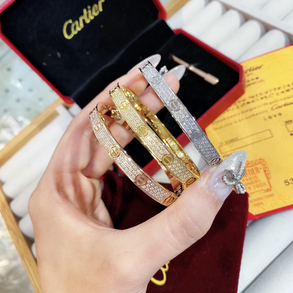 Vòng Tay Titan Nữ CATIER Đính Full Xoàn Đính Đá Có Dập Logo Bên Trong Kèm Full Box - Lắc Tay Titan Đính Full Đá