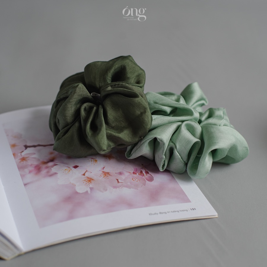 Set 2 Cột tóc lụa tơ tằm tự nhiên 100% Silk Scrunchies VN- ÓNG SILK - Nhuộm màu an toàn cho da- Mềm nhẹ, không gây đứt t