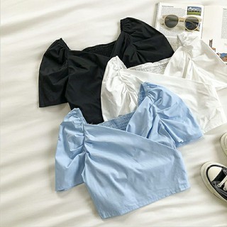 Áo croptop mặc được 2 kiểu trễ vai
