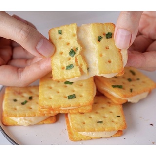 bánh hành phomai trứng muối