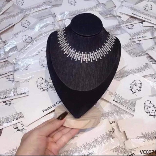Chocker đá mã tháng 12