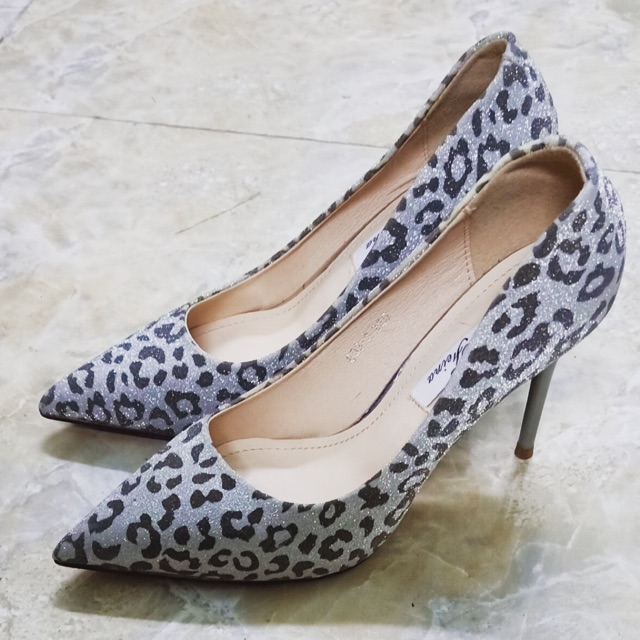 Giày cao gót da beo size 34
