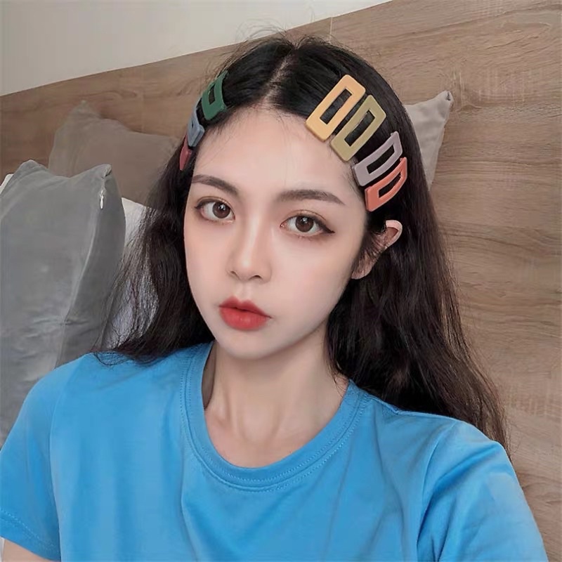 1 chiếc kẹp nhựa màu sắc nhiều kiểu