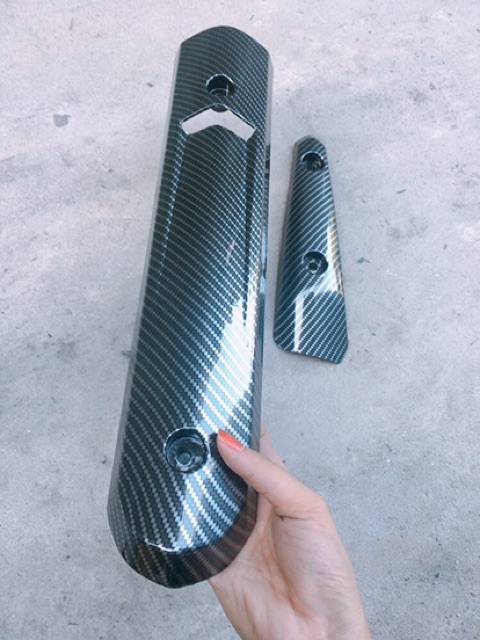 BỘ ỐP PÔ SPARK CACBON gồm 2 miếng nhựa chống cháy cao cấp như hình