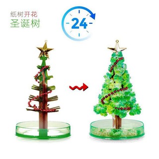 Cây thông giấy dùng trang trí Giáng Sinh