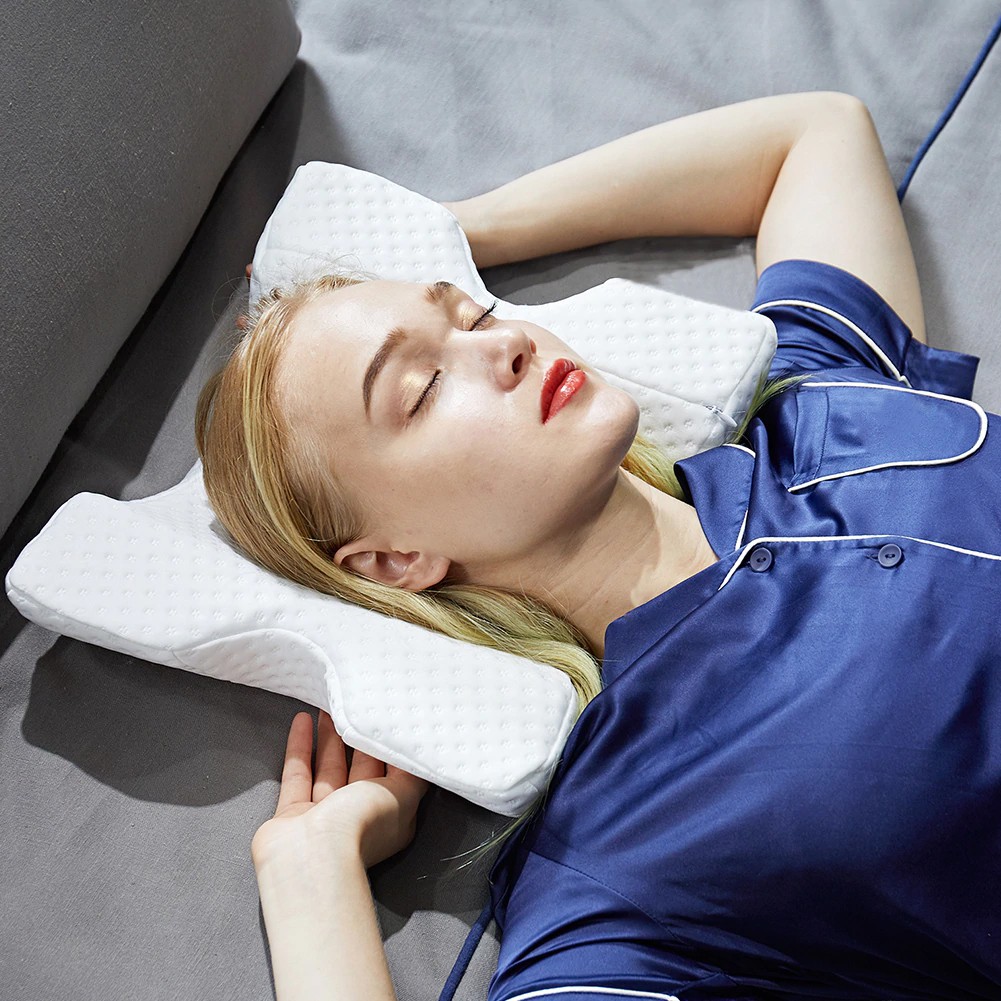 Gối ngủ luồn tay Memory Foam cao su non cao cấp chóng mỏi dạng cong - minhhouse