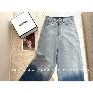 Quần jeans loang rách