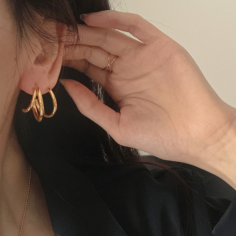 Bông tai titan 3 vòng xinh không gỉ WE200202