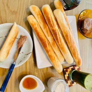 Bánh mì que Vbread