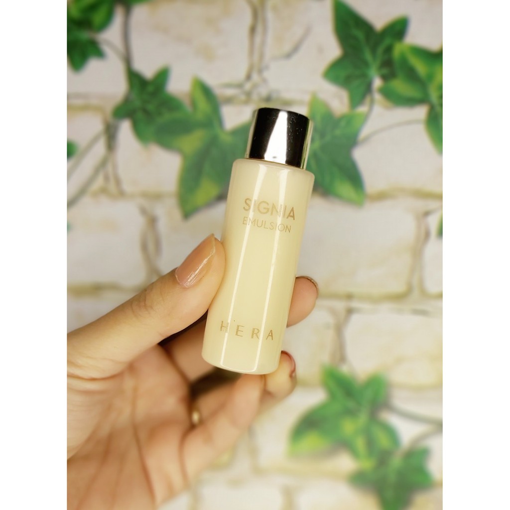 Kem dưỡng dạng sữa Hera Signia Emulsion cấp ẩm, cải thiện lão hóa cho da, dùng được cho da mụn