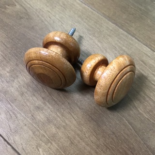 Núm vén rèm gỗ tự nhiên