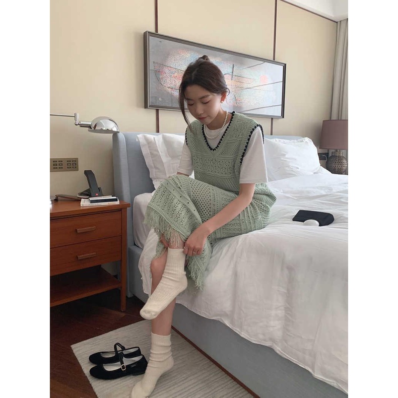 Set Chân Váy Tua Rua Và Áo Tay Cộc Cổ Chữ V Thiết Kế Khoét Lỗ Thời Trang Hàn Quốc Thiết Kế Mới Cho Nữ