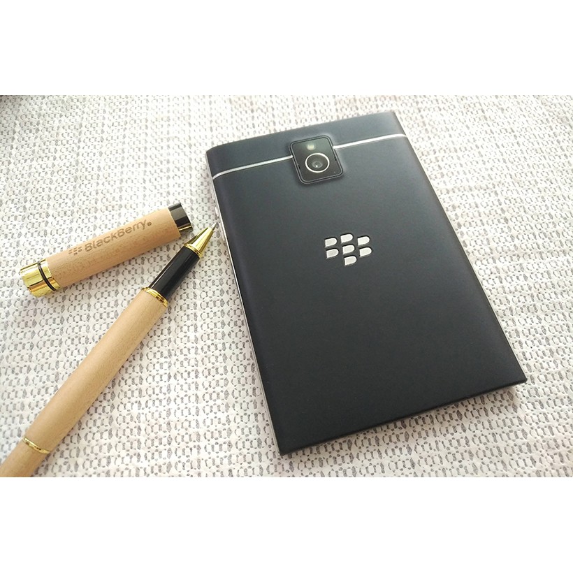 Điện thoại Blackberry Passport màu đen 32GB