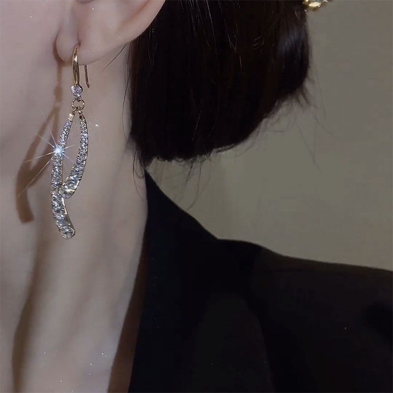 Khuyên Tai Nữ Trang Tạo Hình Độc Đáo