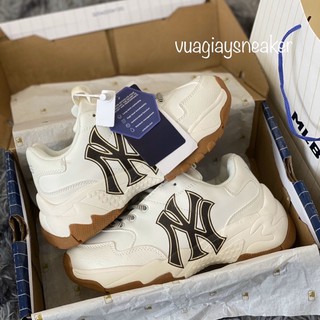 Giày sneaker bóng chày chữ đen đế nâu